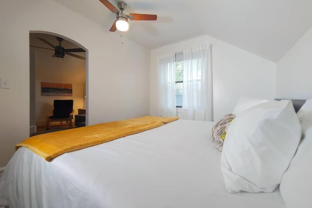 Historic W/Deck, King Bed & Air By Lake Michigan Manistee Extérieur photo