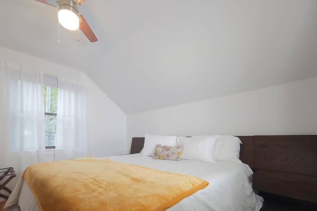 Historic W/Deck, King Bed & Air By Lake Michigan Manistee Extérieur photo